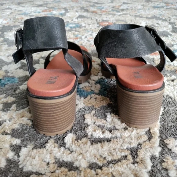 MIA Janyee Lug Sole Ankle Strap Sandals - Picture 9 of 11